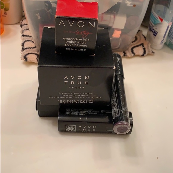 A Avon makeup bundle. - Picture 2 of 5